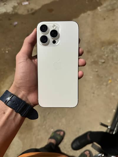 I phone 15 pro max  256gb Jv Battery  health 87% 195k
