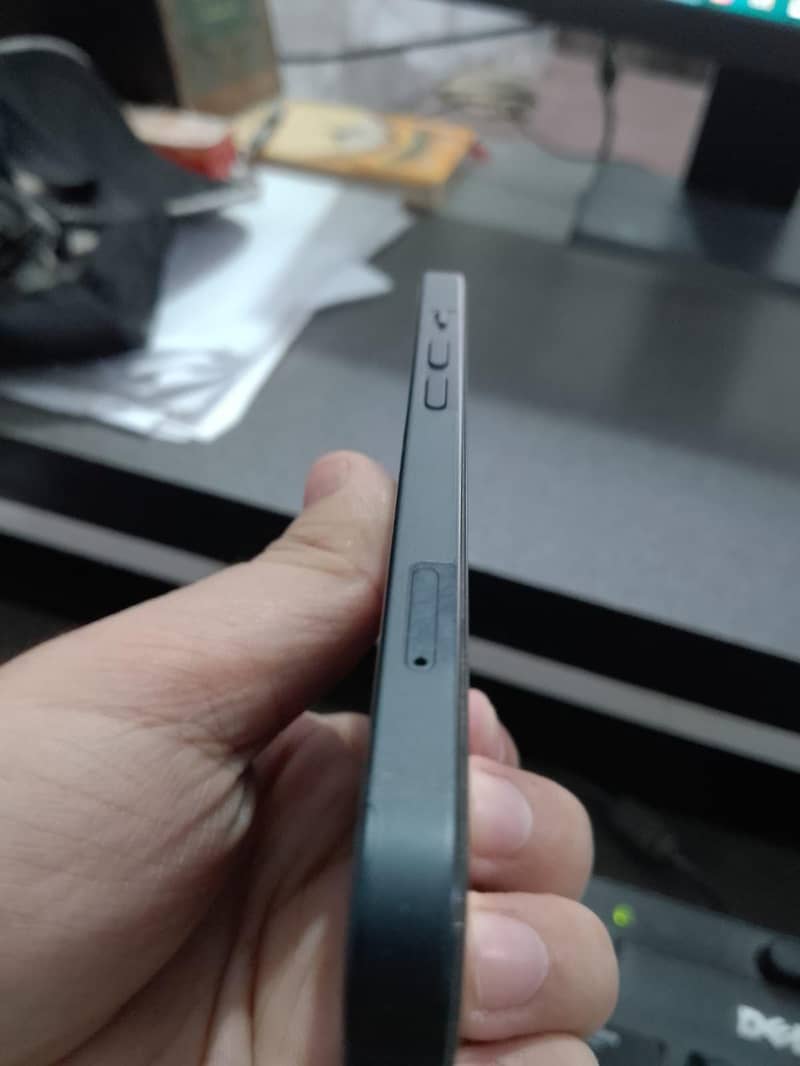 IPhone 13 10/10 condition 6