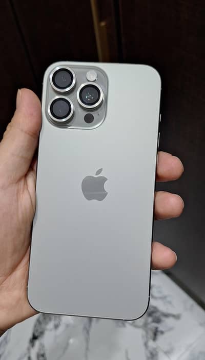 Apple iPhone 16 Pro Max