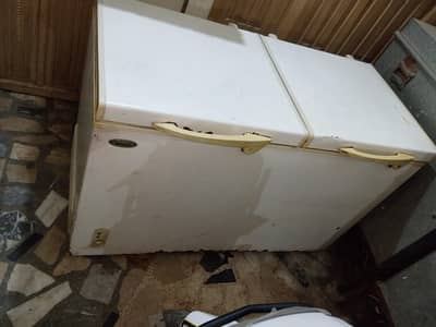 0,3,0,1,65,23,825,Waves 2 door freezer in best condition no any fault