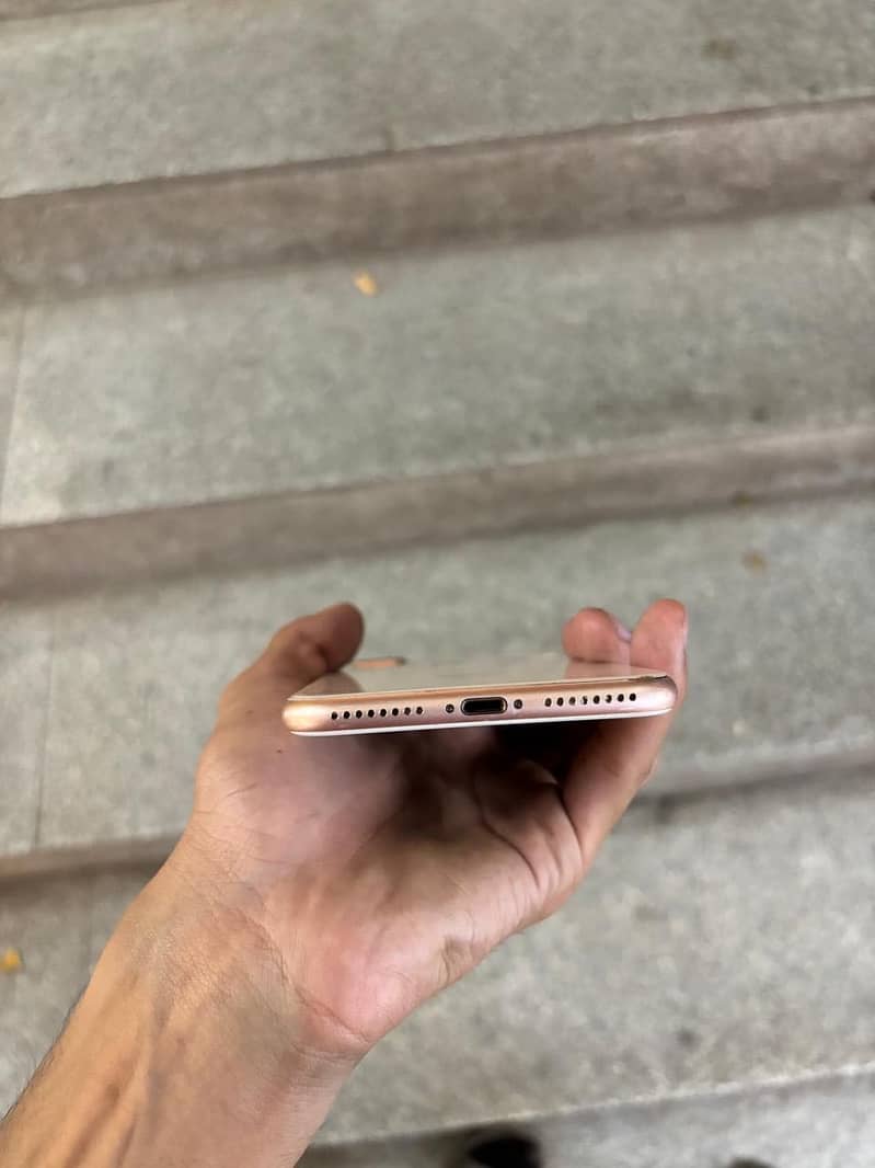 iPhone 8plus 4