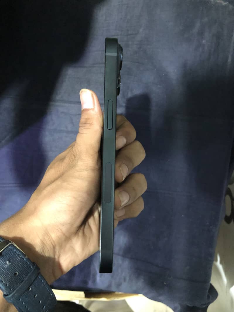 iPhone 14 3