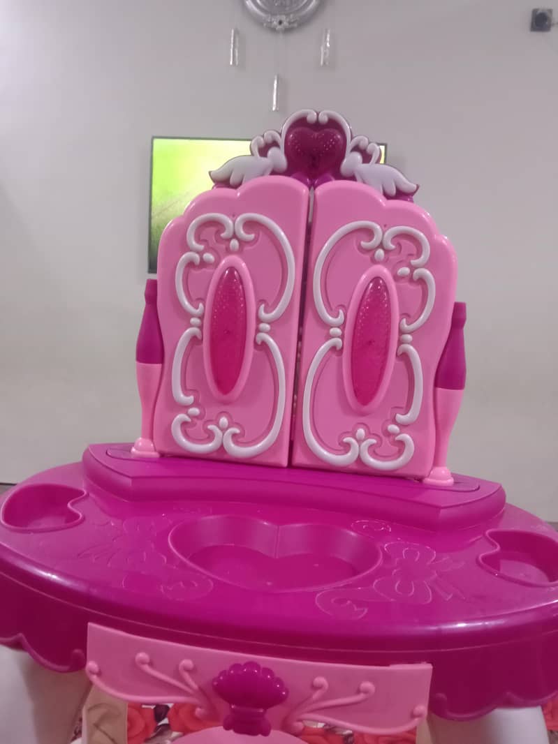Dressing table with stool 0