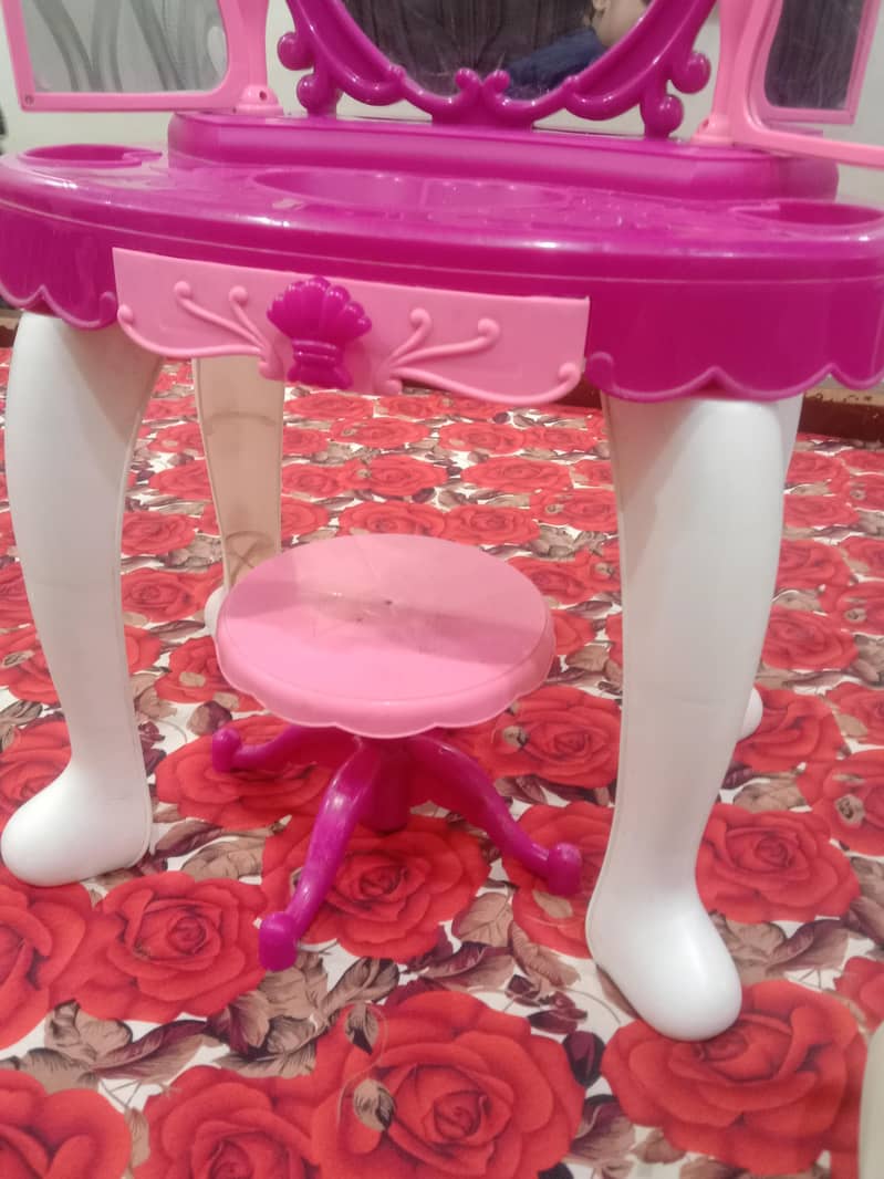 Dressing table with stool 2