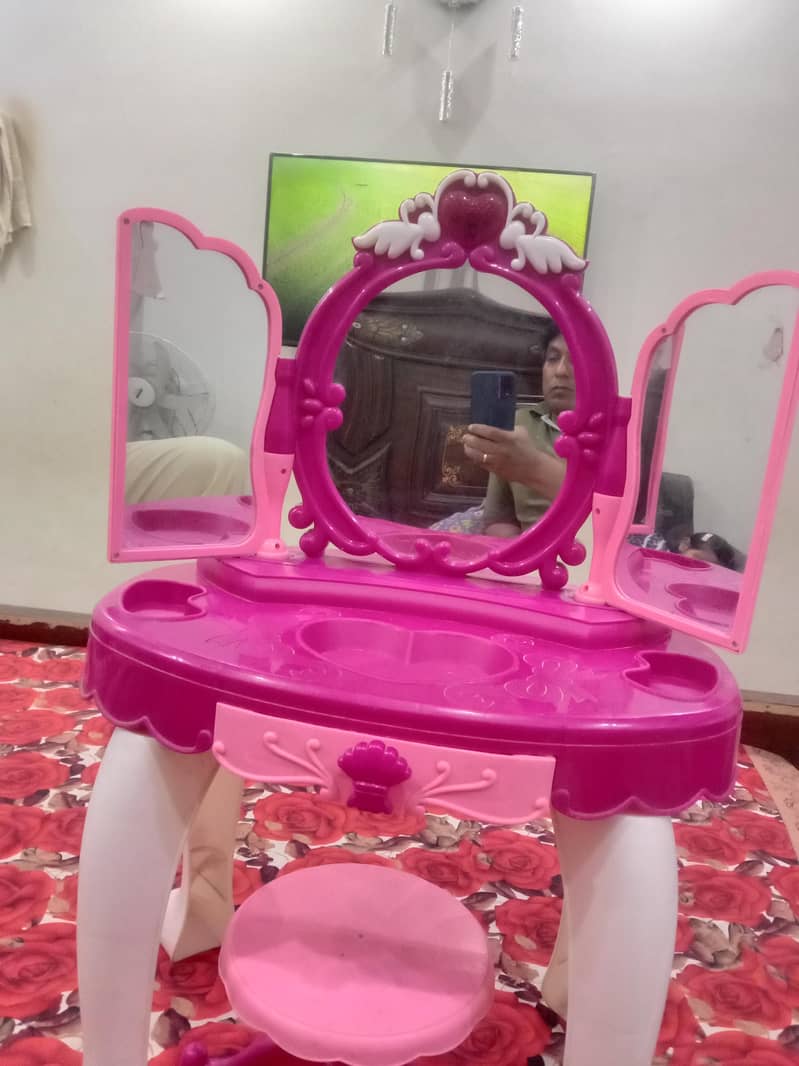 Dressing table with stool 4