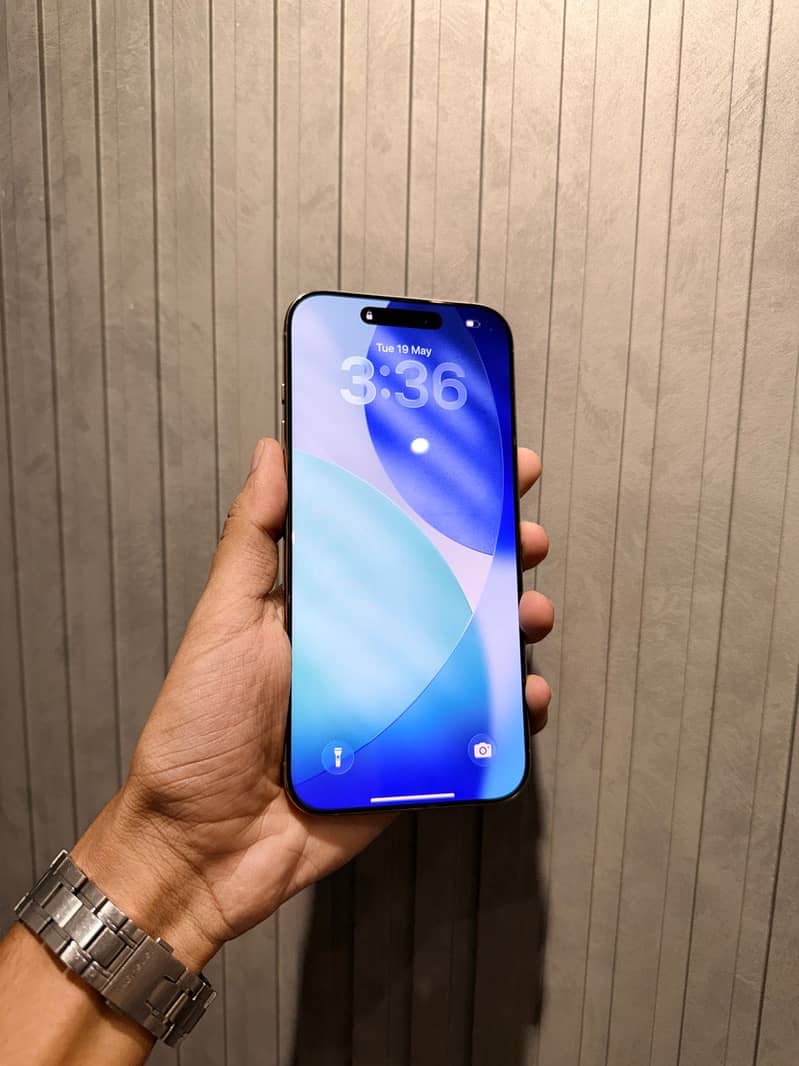 iphone 16 pro max 1
