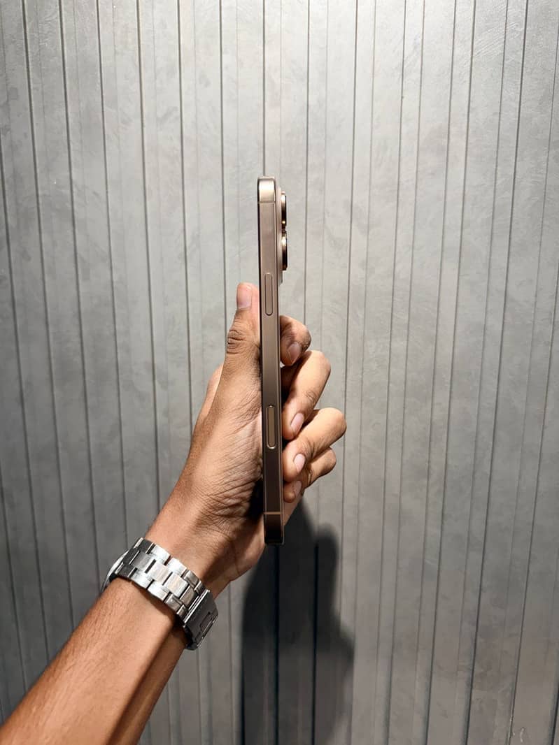 iphone 16 pro max 3