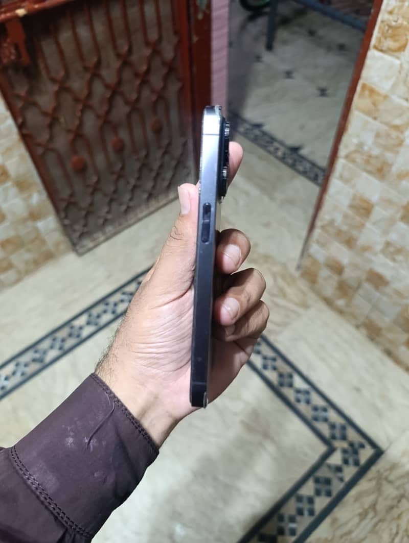 iPhone 14 Pro 4