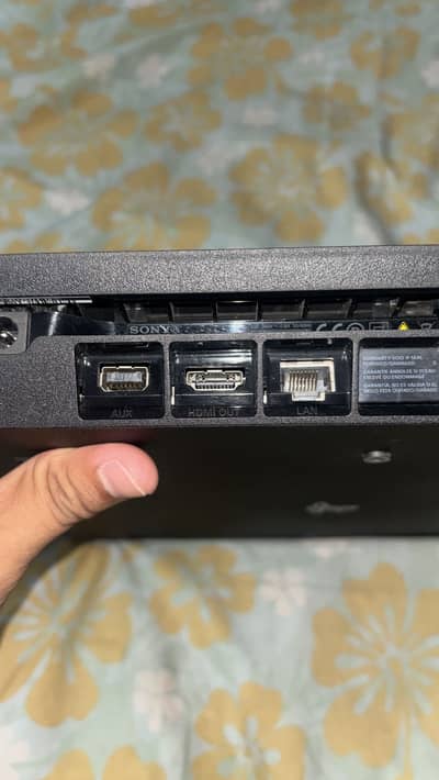 Ps4 slim 500gb with complete original box and accessories