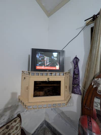 21 Inch  Flatron TV & Wall Mounted TV Trolley