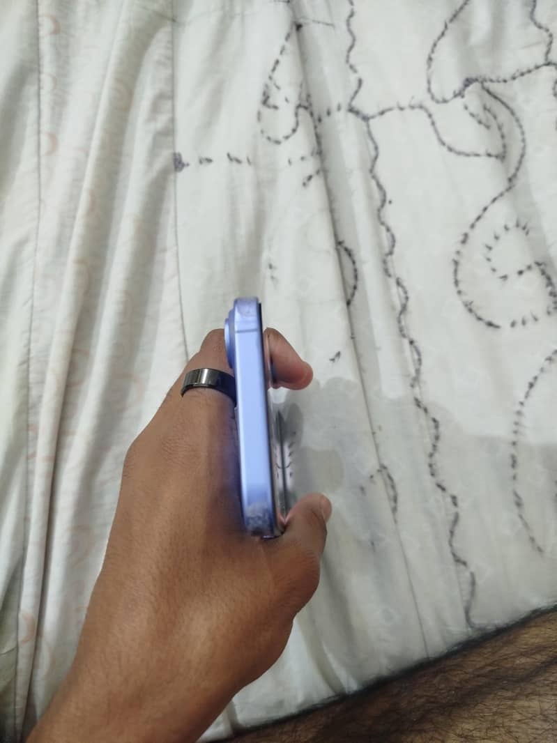 iPhone 16 JV 3