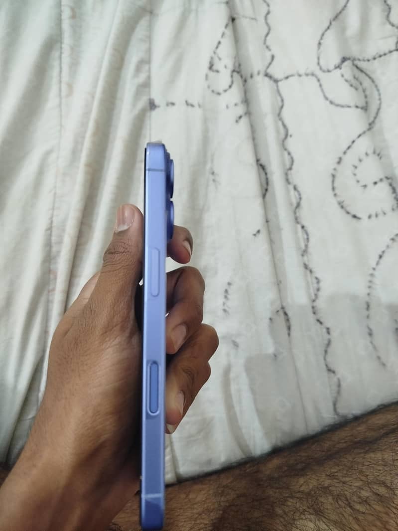 iPhone 16 JV 4