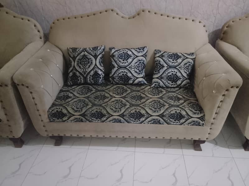 Crown Sofa 1