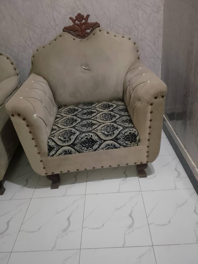 Crown Sofa 3