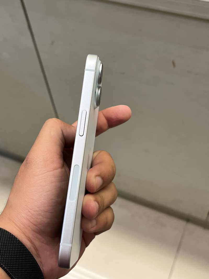 IPHONE 15 4