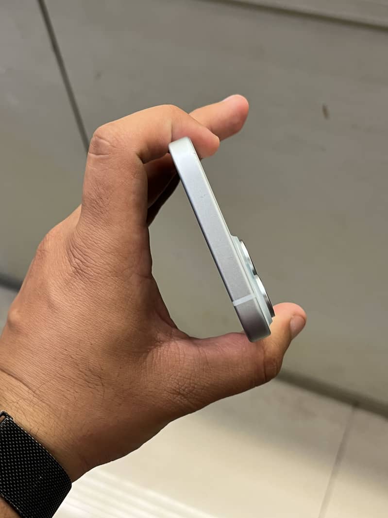 IPHONE 15 6