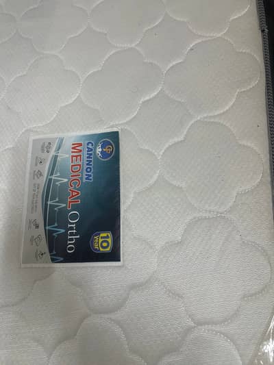 King size mattress 78 X 72 X 6 in