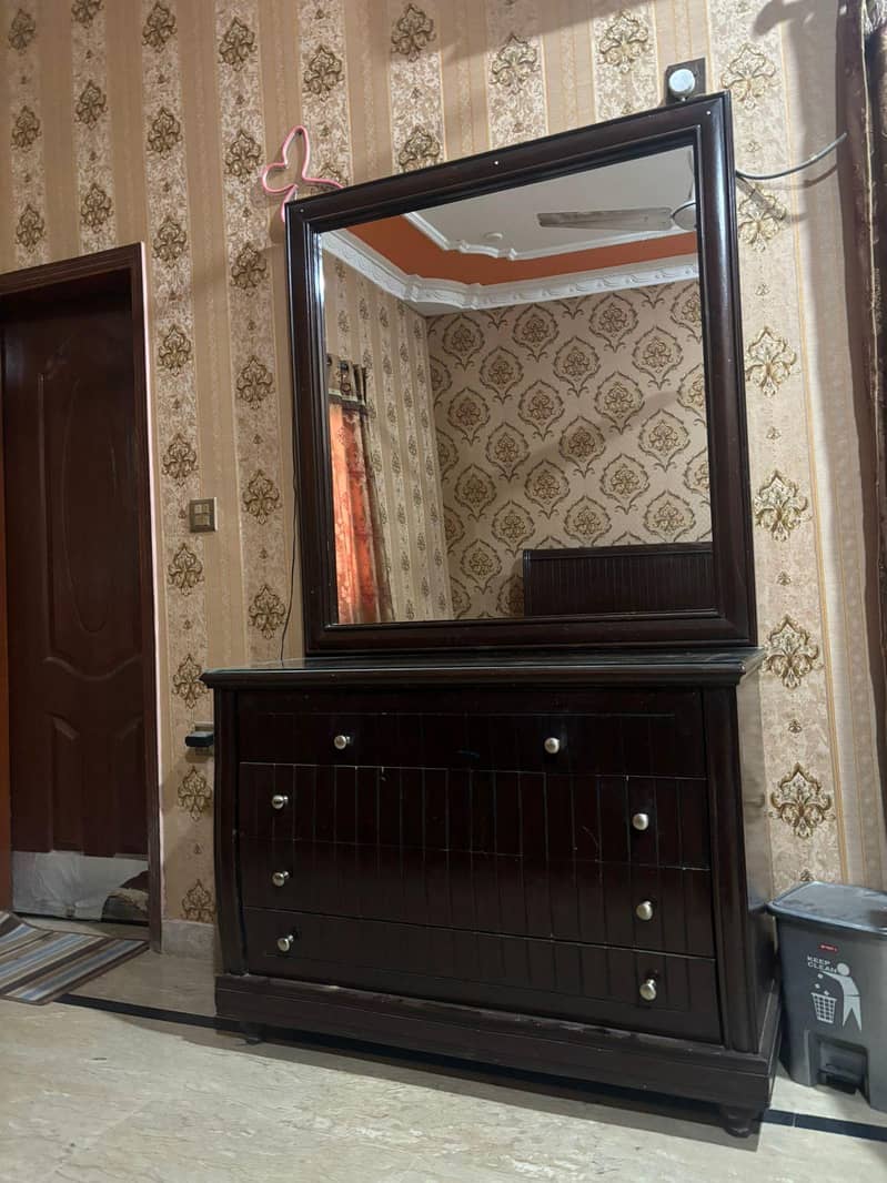 Dressing Table 0