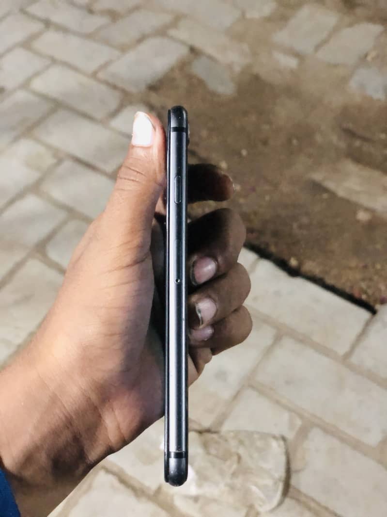 iPhone 8 4