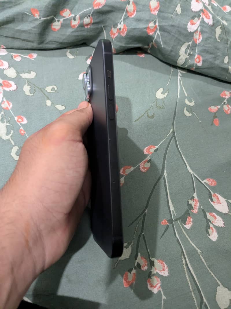 iPhone 15 plus 2