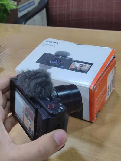 Sony ZV1 (4k 30fps)