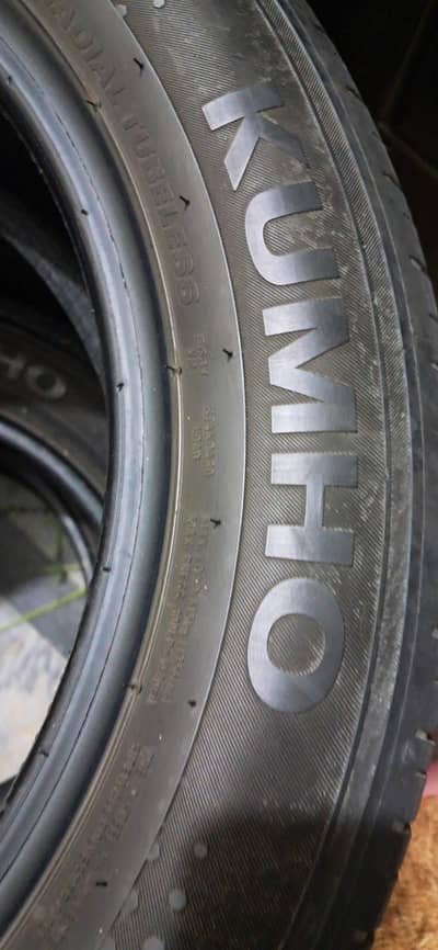 4  Tyres.  (KOMHO)