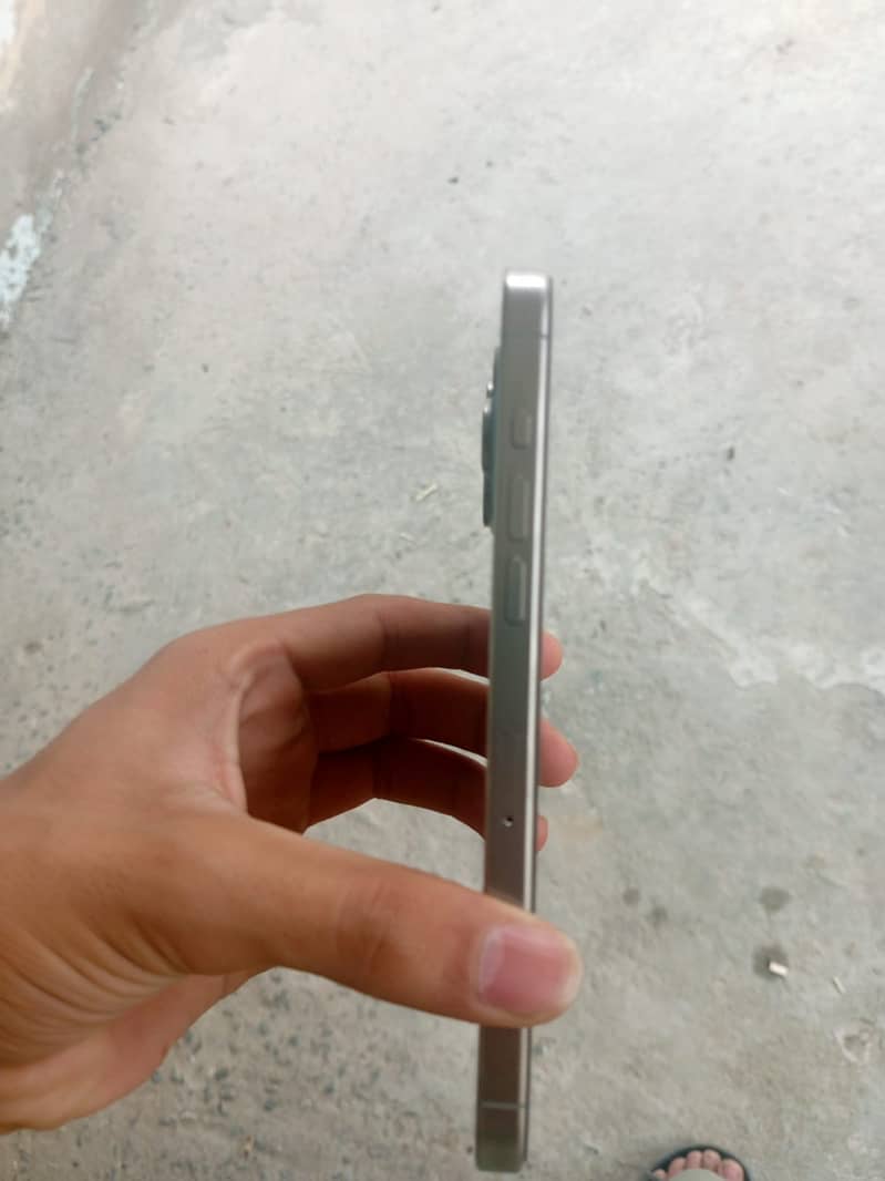Apple iPhone 15 Pro Max 2