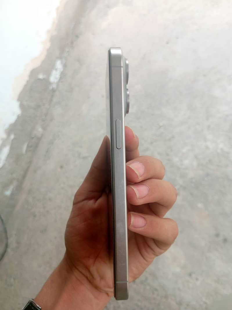 Apple iPhone 15 Pro Max 3