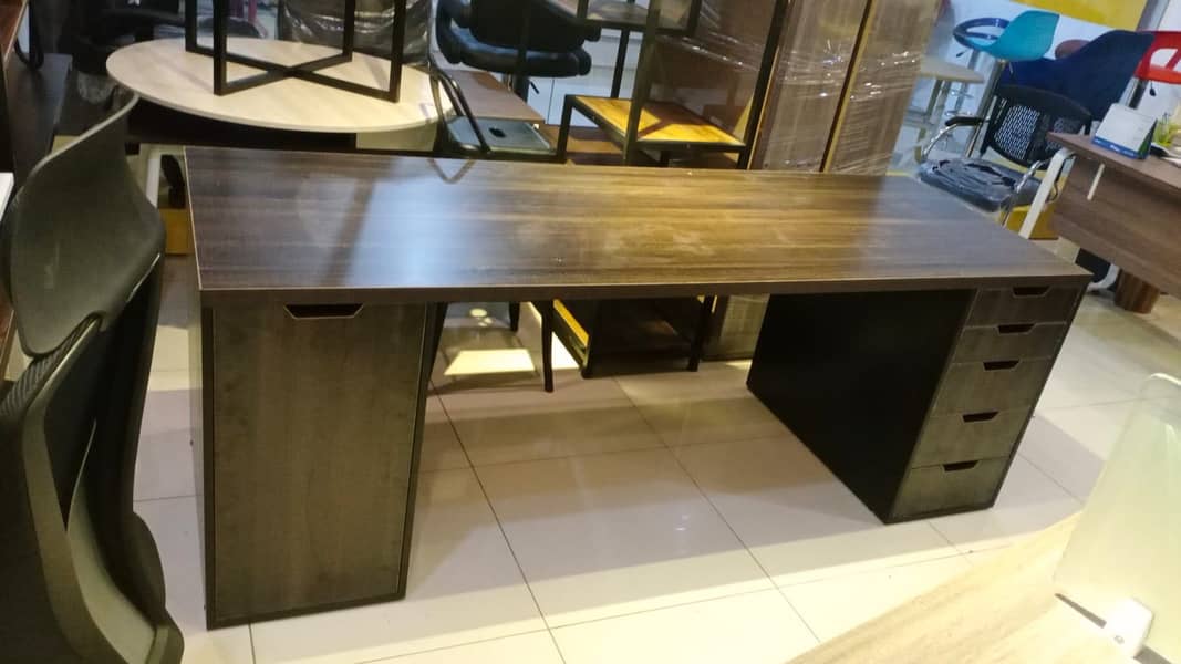 Gaming table/ workstation table 1