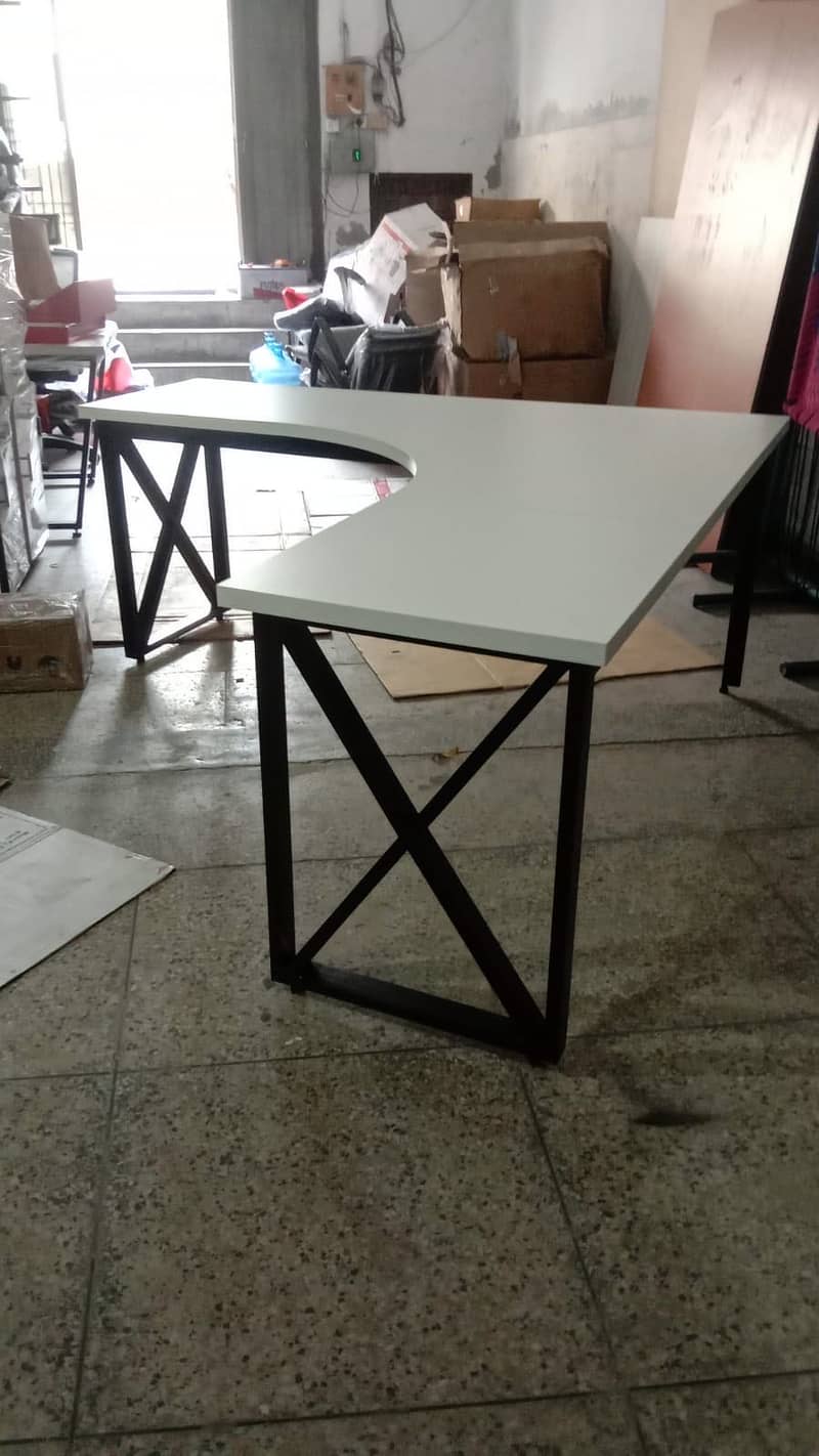 Gaming table/ workstation table 3