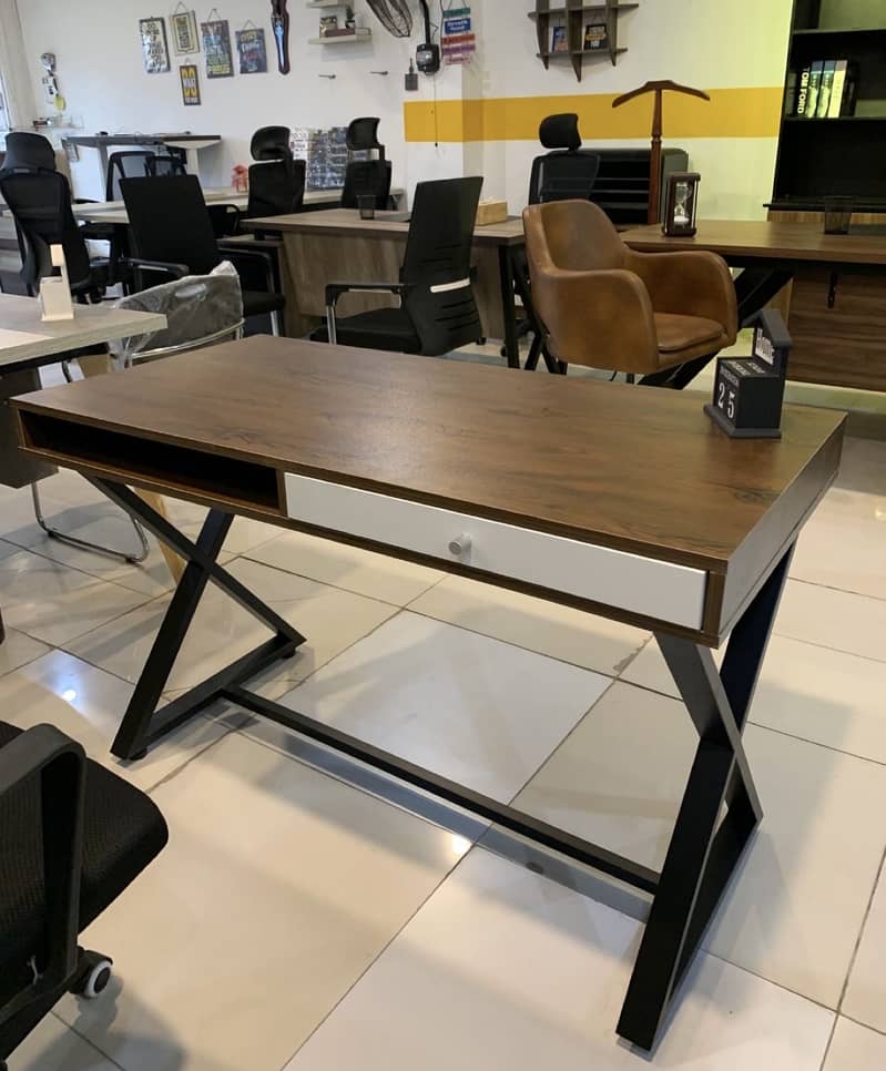 Gaming table/ workstation table 9