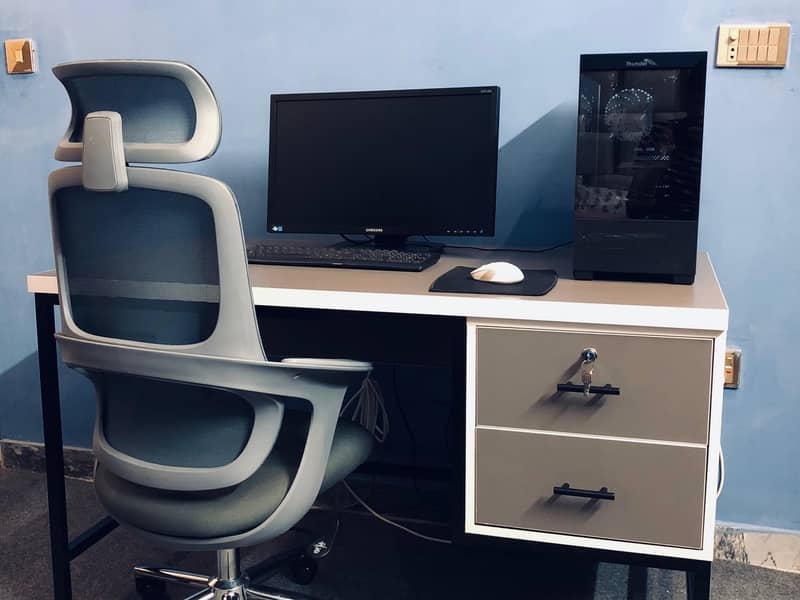 Gaming table/ workstation table 14
