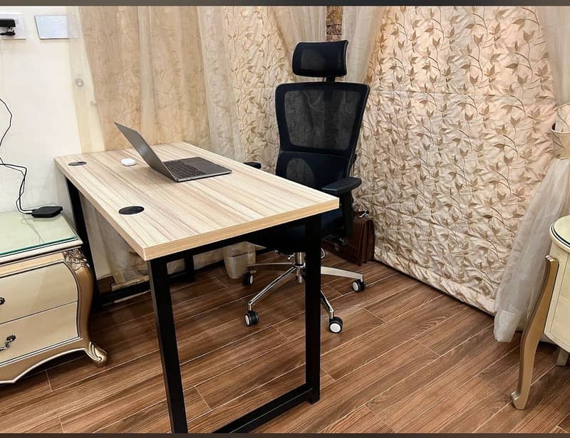 Gaming table/ workstation table 18