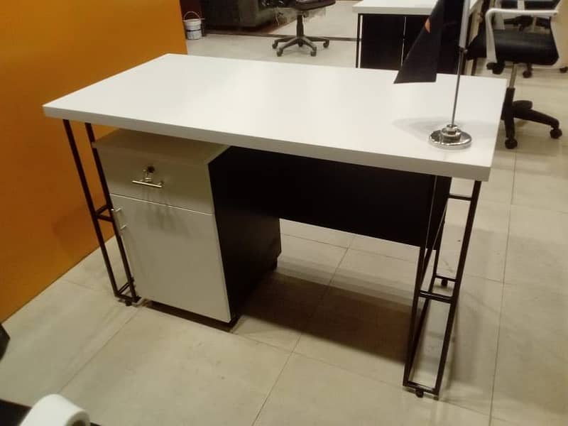 Gaming table/ workstation table 19