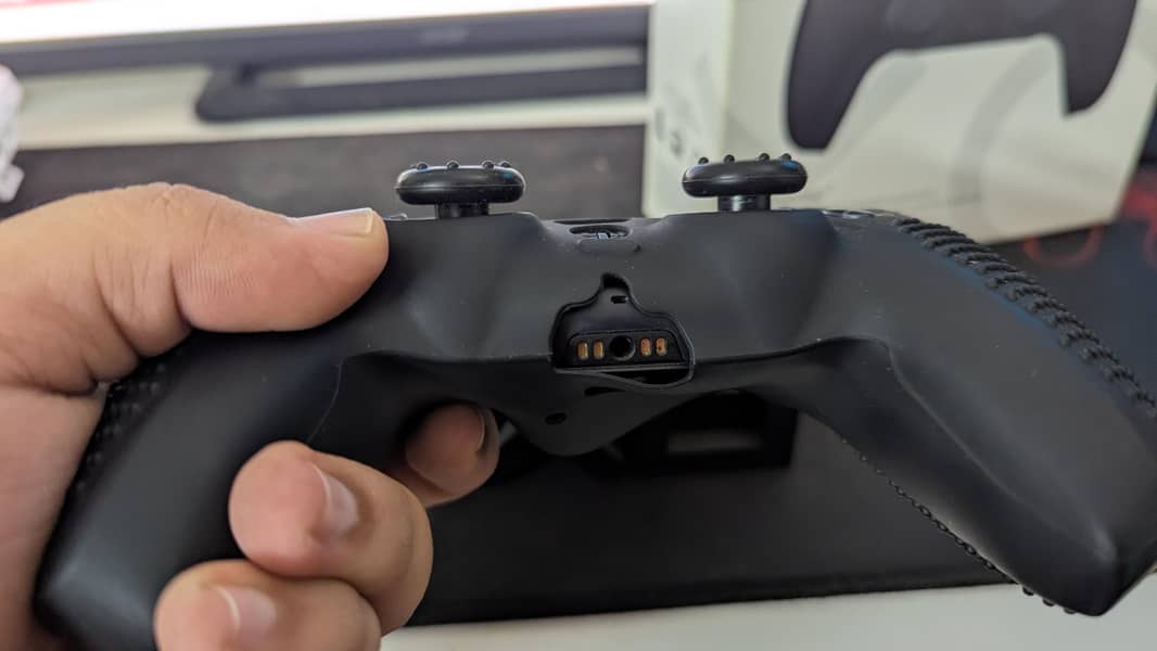 PS5 BLACK CONTROLLER (WITH 3D STAND) 5