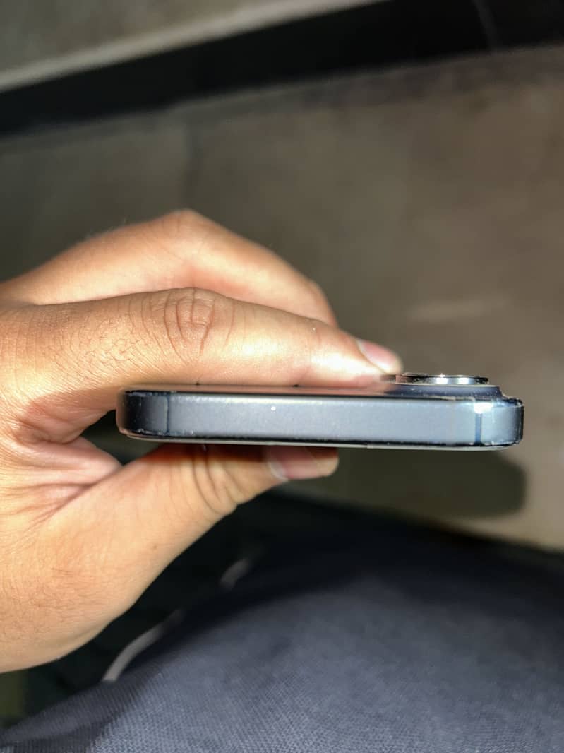 Iphone 16 {JV } 6