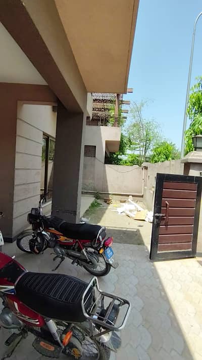 17 Marla 5 Bedroom Attached Bathroom Brig House Available For Rent In Sector-F Askari 10 Lahore Cantt
