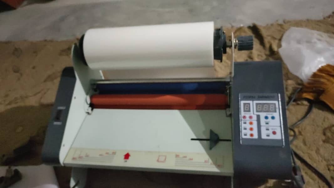 Roll lamination machine 4
