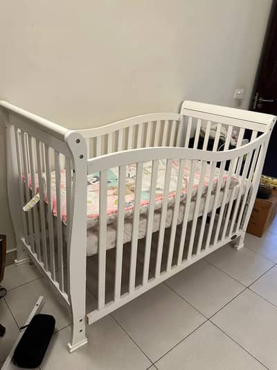 DreamOnMe Convertible Baby Crib