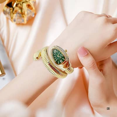 luxury Snake shape bracelet watch for women Elegant Gold finish