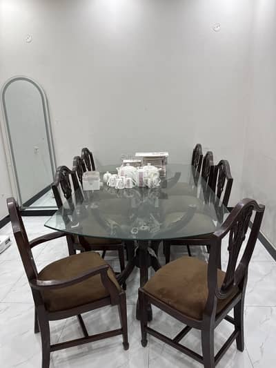 Dining table with 8 chairs like brand new