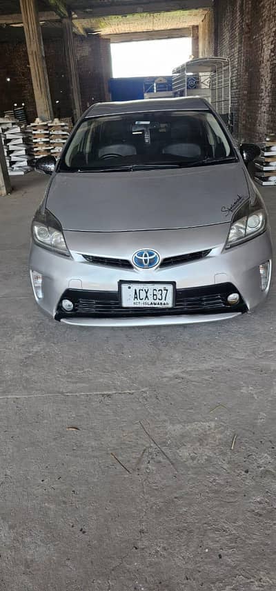 TOYOTA PRIUS G TUNING 13/17 ISLAMABAD REJISTER BRAND NEW TYRE INSTALL
