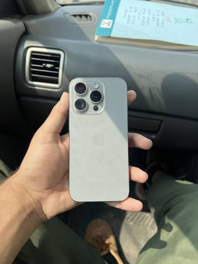 Iphone 15 pro factory unlocked 128gb (p+e)