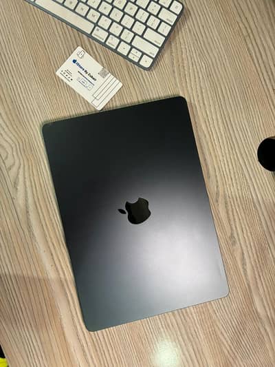 MacBook Air M2 (13.6-inch, 2022)