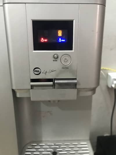 Pel dispencer with chill cooling and fridge