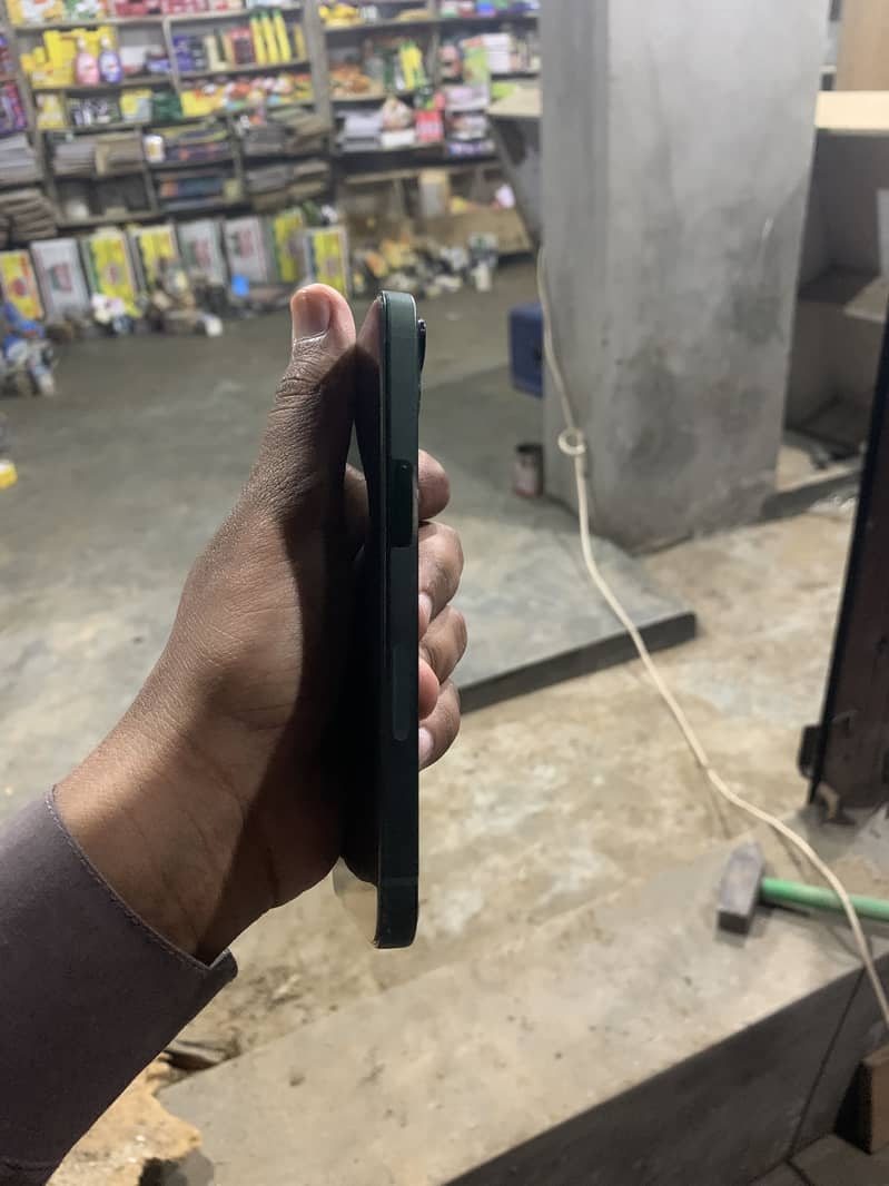 Iphone 13… 1