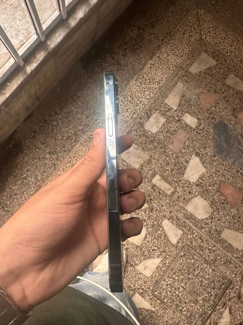 Iphone 12 pro max 4