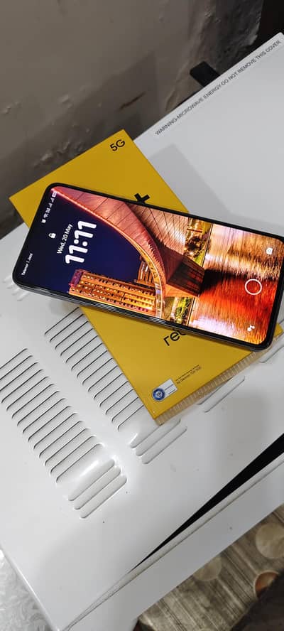 Realme 13+ 5G 12+12 256gb mediatek dimensity 7300 Gaming mobile