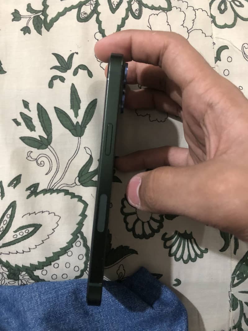 iPhone 13 2