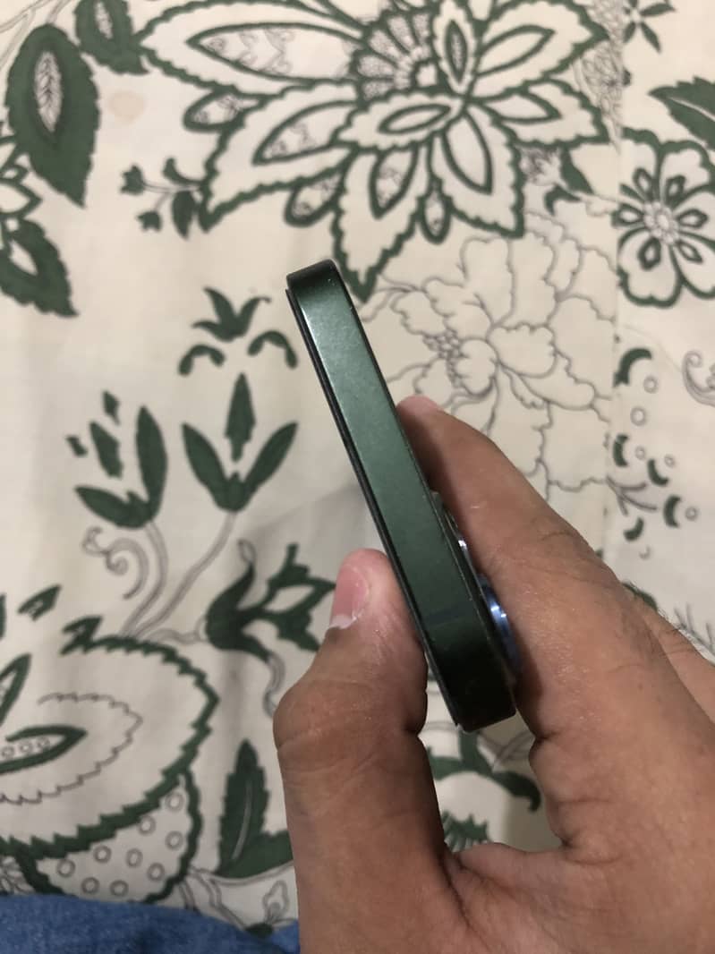 iPhone 13 3